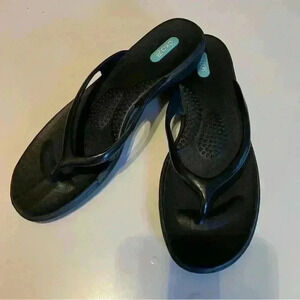 OKA b Flip Flop Women's Sandals by OKA Bee Black Flip Flops Size Large